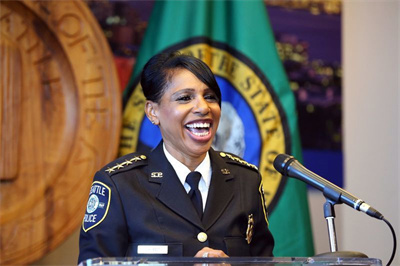 微软任命西雅图前黑人女警长为全球安全风险总监