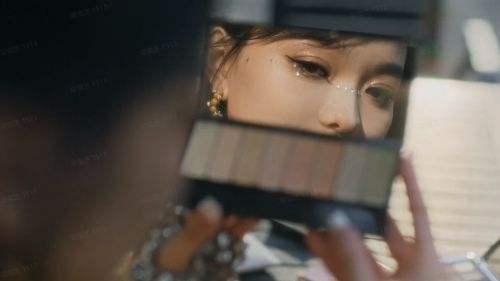 抖音电商五金女孩再领时尚新风潮