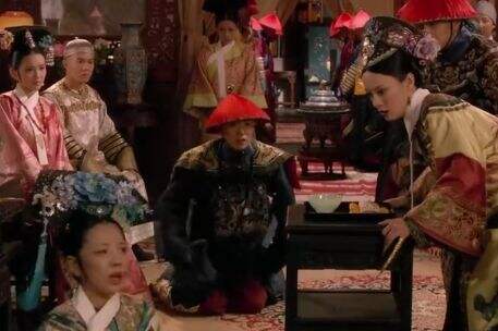 《甄嬛传》滴血验亲时端妃的几句话,让甄嬛转危为安,网友:不愧是一格电战神