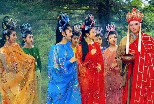 《西游记》孙悟空为什么偷蜘蛛精们的衣服？原著这段太过刺激，看完直接脸红