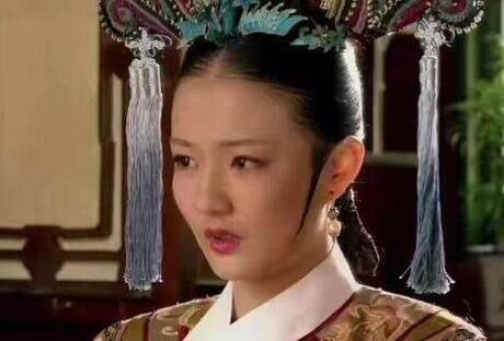 《甄嬛传》甄家被流放宁古塔,娇俏可人的玉娆为何安然无恙,原来背后有人保护!