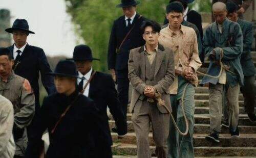《孤舟》开启首播,特务头子竟有多重身份!叛徒“八号细胞”究竟是谁?