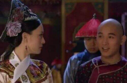 《甄嬛传》为什么甄嬛最后不让弘曕继位,却选养子弘历?其实她的做法另有考虑