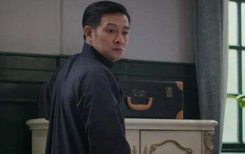 《孤舟》叛徒不止“八号细胞”一人!周知非拿出画像,众人才知晓,竟还是老熟人?