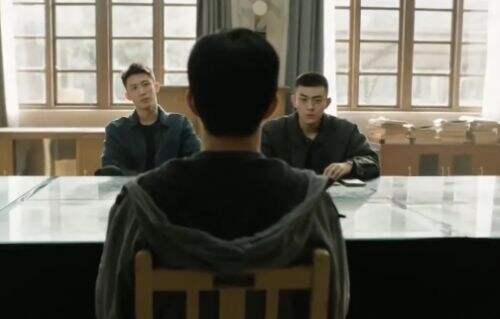 《雪迷宫》姜小海认郑北当大哥另有目的，认警察当靠山，再度上演狂飙剧情