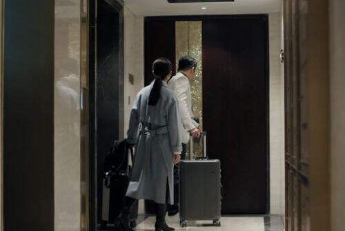 《凡人歌》沈磊晋升处长,谢美蓝这才知道后悔,李晓悦:他现在是我老公