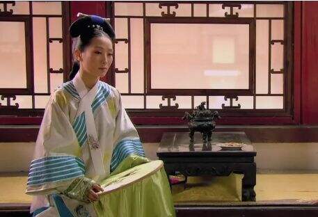 《甄嬛传》为什么宫女都欺负安陵容,却没人敢欺负叶澜依?只因她太廉价