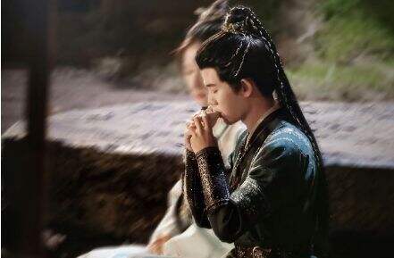 《流水迢迢》卫昭对江慈心动的几个瞬间,高冷男主也有小心思,太甜了!
