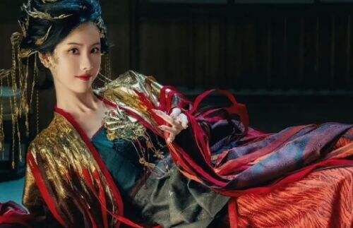 《永夜星河》11.1正式开播，女主不夹了，反派不土了，而她却默默惊艳所有人