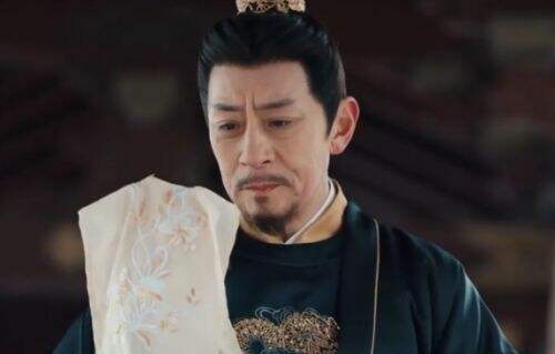 《春花焰》大结局强行BE收尾,开头一群人,结尾一堆坟,连配角都没放过