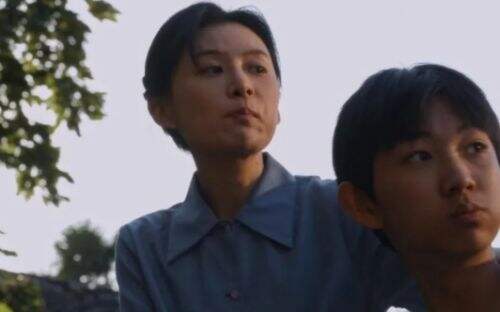《小巷人家》直到鹏飞当了老板才明白,困住母亲的竟是外公外婆的偏心