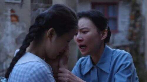 《小巷人家》直到鹏飞当了老板才明白,困住母亲的竟是外公外婆的偏心