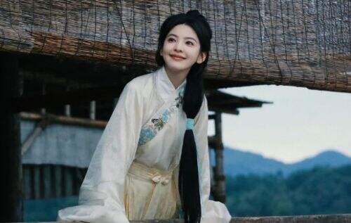 《雨霖铃》未播先火，原本冲着男主来的，没想到被28岁女主给惊艳了