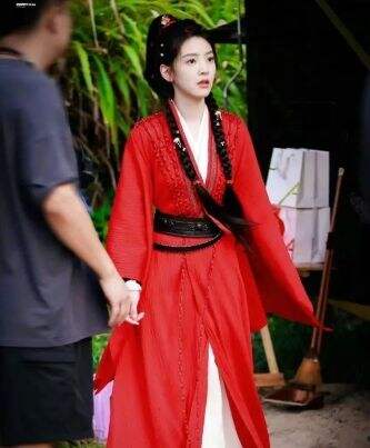 《雨霖铃》未播先火，原本冲着男主来的，没想到被28岁女主给惊艳了