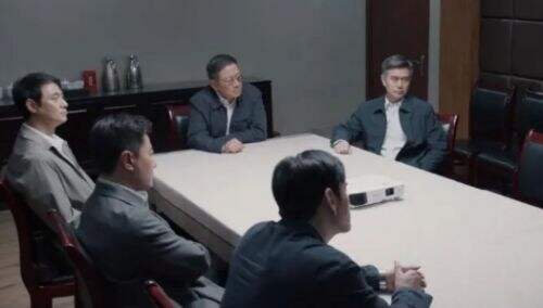 《我是刑警》公然枪杀哨兵案展开侦破，李文怒打女儿不让她当警察