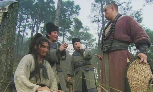 《水浒传》梁山有108好汉，为何偏偏让宋江当大哥，只能说人脉广真重要