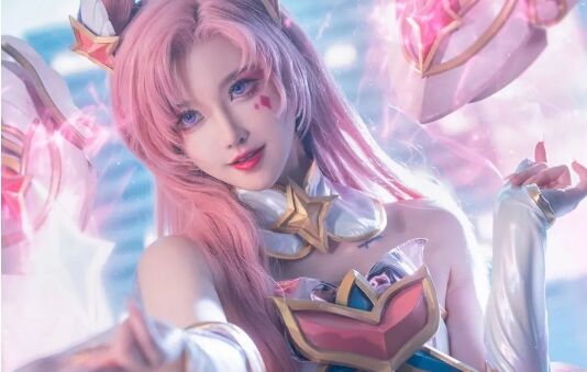 LOL星守卡莎COS：颜值气质太绝，还原度100%，我们的目标是星辰大海