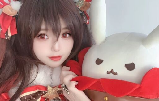 《原神》女角色圣诞限定COS:心海俏皮十足,胡桃呆萌可爱,妮露太甜美