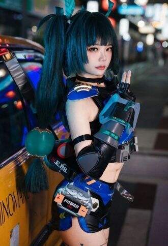 小萌妹COS《绝区零》青衣:S级击破代理人,战斗形态的前辈也太美了