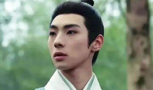 《九重紫》古装丑男不少见，古装伪人头一次见，长相太奇特了