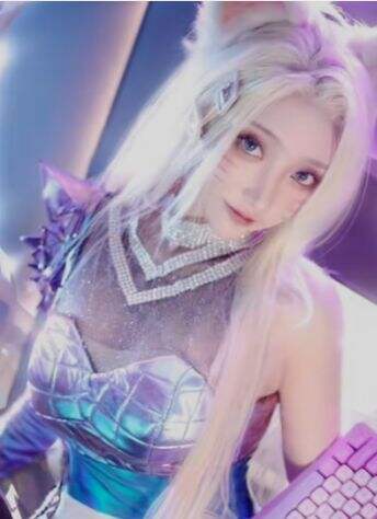 LOL阿狸绝美COS:电竞狐狸太好看,大长腿超吸睛,这谁能顶得住