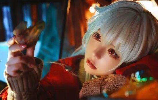 崩铁克拉拉COS:纯真少女惹人怜,小脸颊太可爱,崩坏世界的孤独花朵