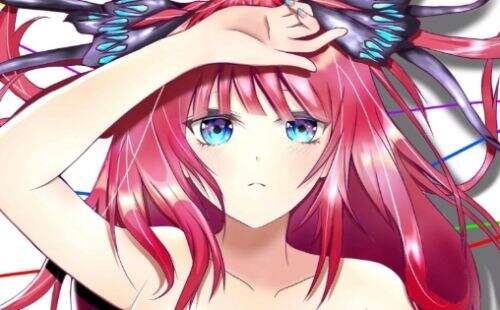 《五等分的花嫁》中野二乃COS:粉色长发,白袜过膝,教室中的二次元精