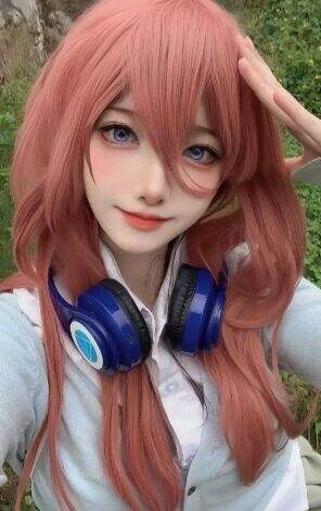 《五等分的花嫁》中野三玖COS:颜值爆表,身材绝好,呆萌少女谁不爱