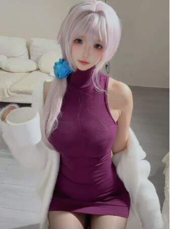 00后小姐姐COS漫画雪女,好身材太吸睛,衣服都快撑不住,谁能不爱