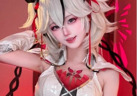 《鸣潮》椿超还原COS:小姐姐神仙颜值太好看,表情神态诱惑满满