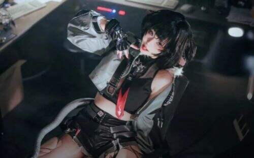 《绝区零》简杜COS：傲人身材，精致脸庞，妩媚大姐姐让人怦然心动