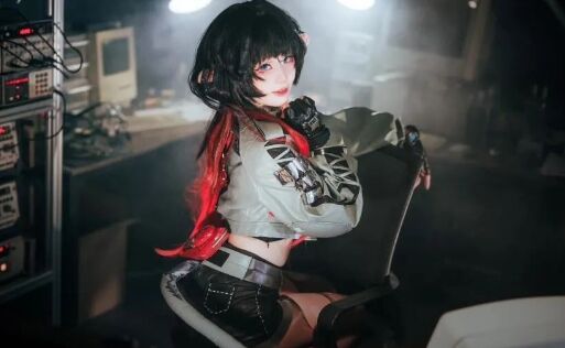 《绝区零》简杜COS：傲人身材，精致脸庞，妩媚大姐姐让人怦然心动