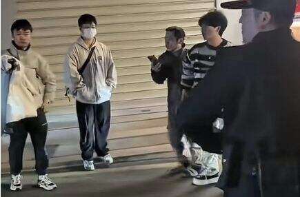 百万网红帮女友涨粉300万,不料反被送“青青草原”,街头怒骂引热议