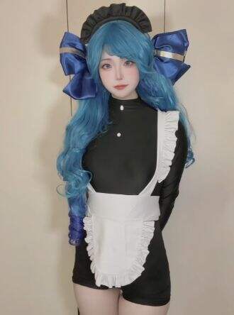 LOL格温女仆服COS:白袜勒腿,蓝发甜心,笑起来简直太迷人