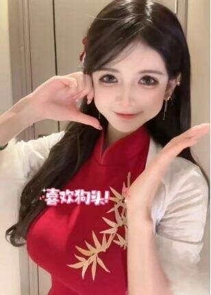 狗头萝莉穿红色战袍,向全体粉丝发新年福利,称正在准备新年活动