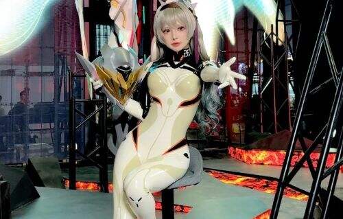 崩铁流萤作战服COS: