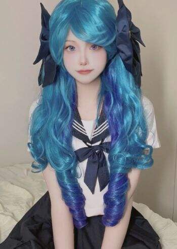 LOL格温校服COS:青春洋溢,甜美可人,简直像从游戏里走出来的