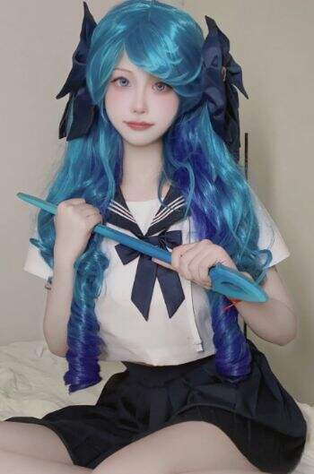 LOL格温校服COS:青春洋溢,甜美可人,简直像从游戏里走出来的