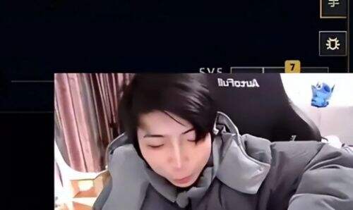 因母亲沉迷炒股欠债86万,知名LOL主播开直播劝诫,没成想反被拉下水