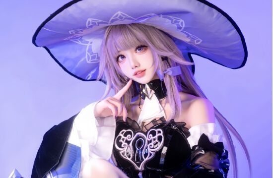 崩铁大黑塔COS:紫色魔法帽,黑袜大长腿,00后小姐姐颜值太好看