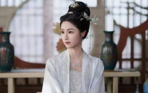 《大奉打更人》同样是演公主，田曦薇与毛晓慧差别太大，风格完全不同