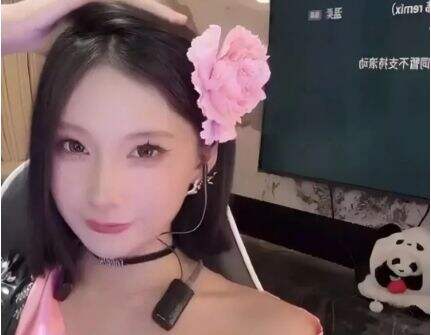 知名美女Coser宣布退圈,称自己年轻不懂事,以后不会再复播了