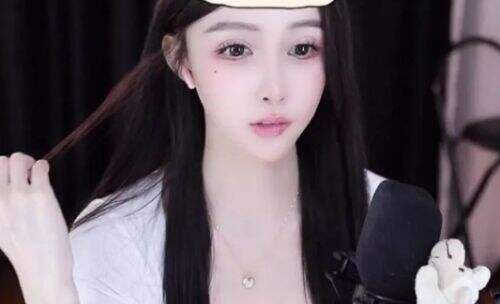 知名女主播称读书没用引热议,吐槽父母太传统,直言该早点做直播