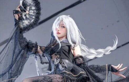 《原神》申鹤黑色嫁衣COS:御姐气质十足,冷艳若冰霜,简直太美了