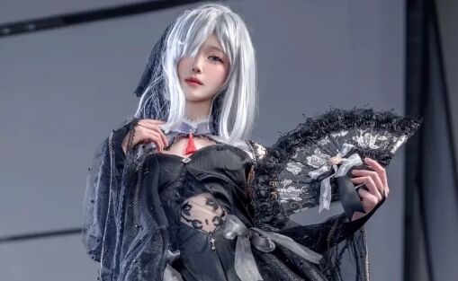 《原神》申鹤黑色嫁衣COS:御姐气质十足,冷艳若冰霜,简直太美了