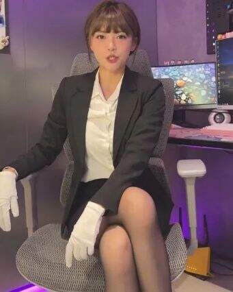 周淑怡在快手平台复播,现场表演跳青海摇,土味十足引网友驻足观看