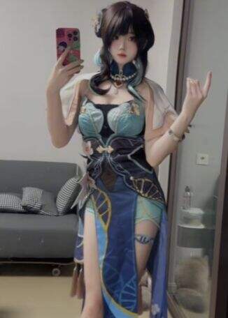 《崩铁》阮梅原皮COS：修身旗袍，修长美腿，清冷高雅令人心动
