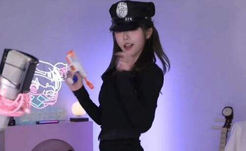 周淑怡首日复播引热议,被吐槽没活硬整太尴尬,网友:不如再摇一次