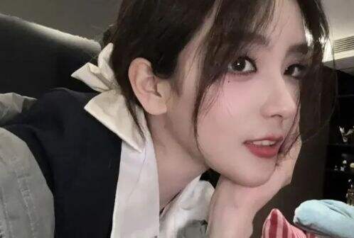 Rita直播被要求“男友视角”，噘嘴表演亲吻动作，榜一大哥直呼受不了