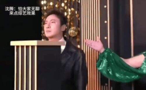 微博之夜秒变整活大会，沈腾喜剧效果拉满，网友：他坐那比小品还好笑